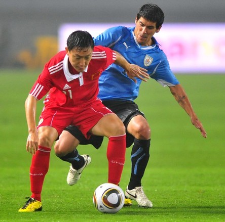 Partido de calentamiento de la Copa de Asia 2011: Uruguay derrota a China con 4-0