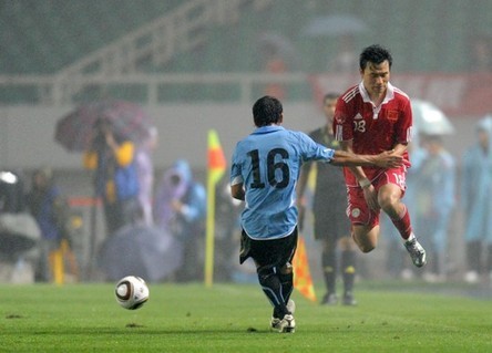 Partido de calentamiento de la Copa de Asia 2011: Uruguay derrota a China con 4-0