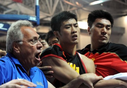 Baloncesto CBA: Una pelea fuerte entre China y Brasil y se interrumpió el partido 