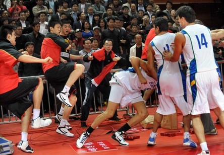 Baloncesto CBA: Una pelea fuerte entre China y Brasil y se interrumpió el partido 