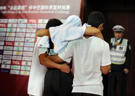 Baloncesto CBA: Una pelea fuerte entre China y Brasil y se interrumpió el partido 