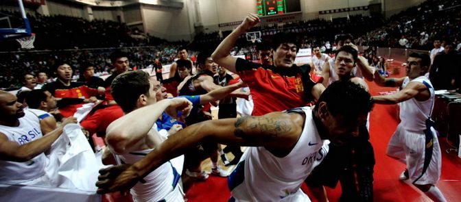 Baloncesto CBA: Una pelea fuerte entre China y Brasil y se interrumpió el partido