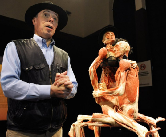 Doctor Muerte,Gunther Von Hagens, cadáveres ,cadáveres plastificados haciendo el amor