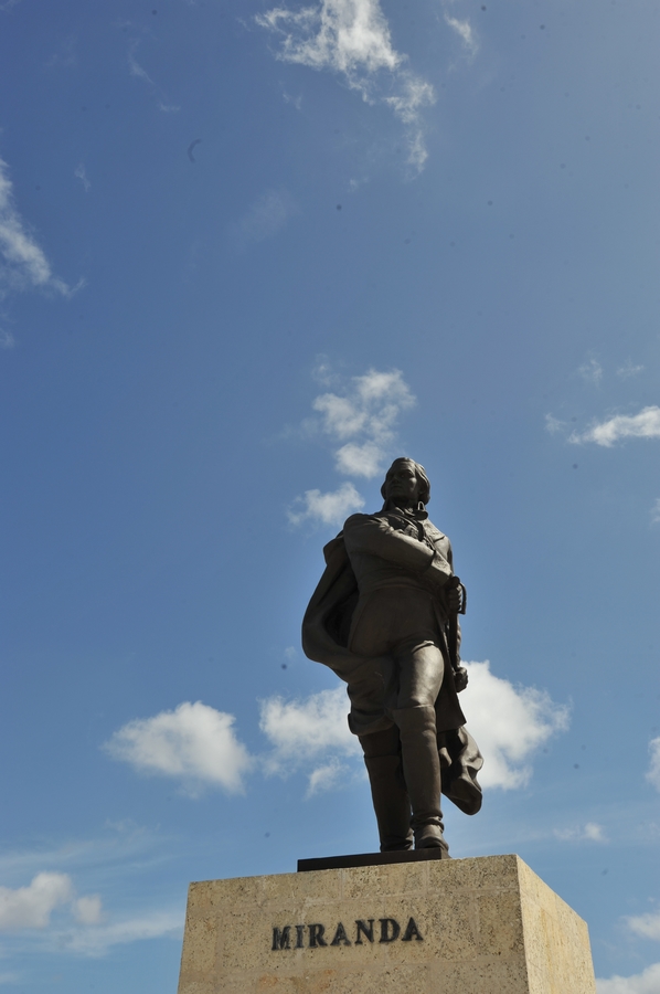 Estatuas-personalidades-famosas-ciudad-La Habana 4