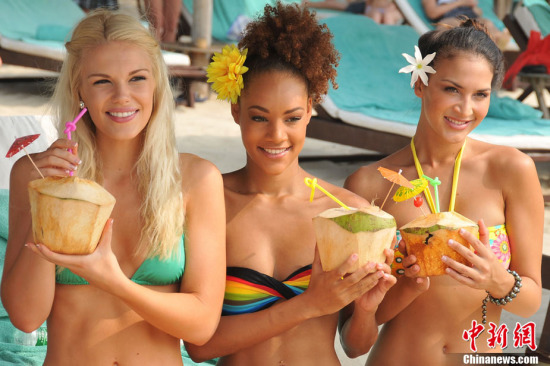 Las Miss Mundial animan los partidos de Voleibol de Playa