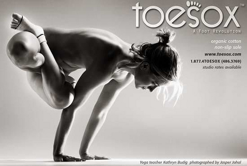 Yoga desnuda,Profesora guapa ,Kathryn Budig,Toesox