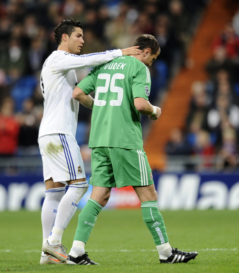 Real Madrid golea 4-0 al Auxerre en Liga de Campeones