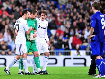 Real Madrid golea 4-0 al Auxerre en Liga de Campeones