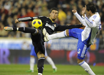 Gracias a los goles de Özil, Cristiano Ronaldo y Di María, Real Madrid derrota al Zaragoza con 3-1