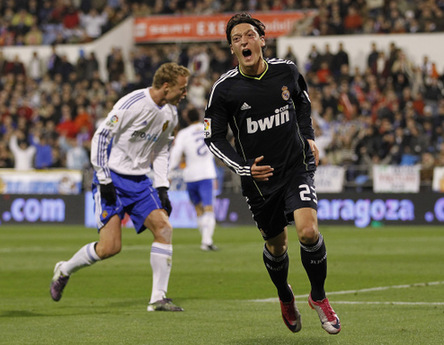Gracias a los goles de Özil, Cristiano Ronaldo y Di María, Real Madrid derrota al Zaragoza con 3-1