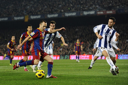 El Barça derrota al Real Sociedad con 5-0 con los brillantes goles de Villa, Iniesta y Messi