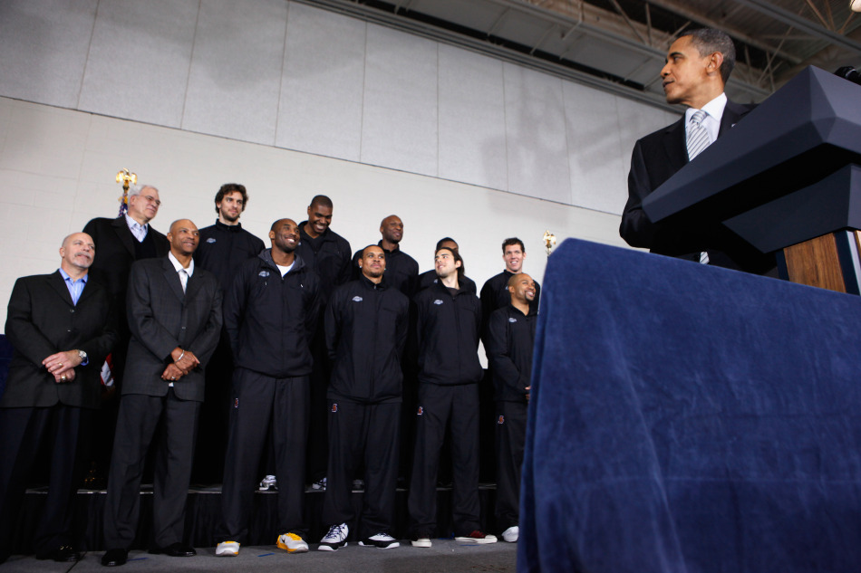 Obama se entrevista con L.A. Lakers