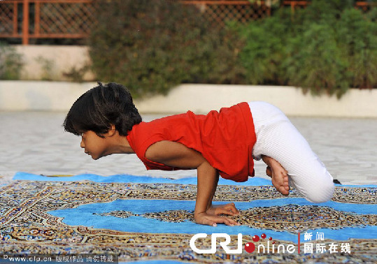 india de 6 años instructora yoga más joven mundo 2