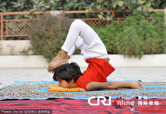india de 6 años instructora yoga más joven mundo 4