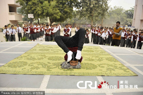 india de 6 años instructora yoga más joven mundo 5