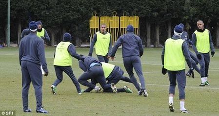 Las luchas internas en el Manchester,Adebayor pelea con Toure