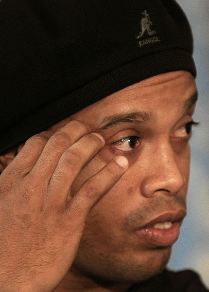 AC Milan hace la terminación oficialmente con Ronaldinho