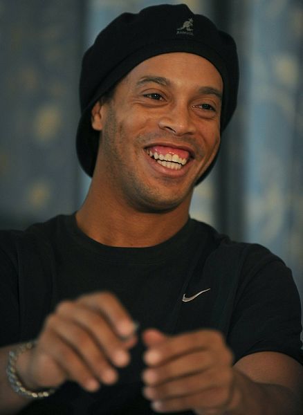 AC Milan hace la terminación oficialmente con Ronaldinho