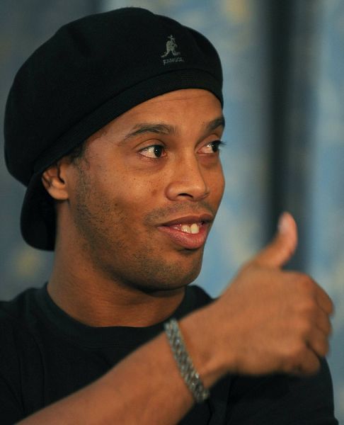 AC Milan hace la terminación oficialmente con Ronaldinho