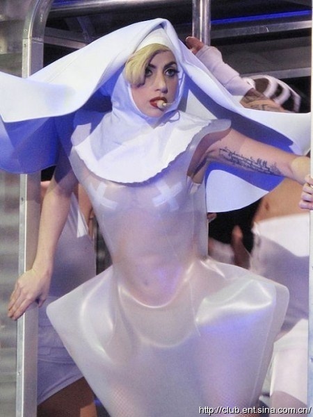 Las ropas exageradas de Lady Gaga en 2010