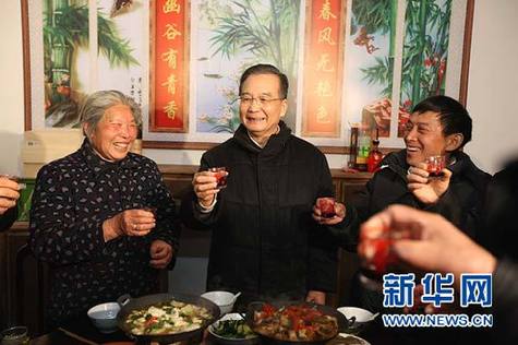 Premier chino visita a aldeanos de la provincia oriental de Anhui para felicitarles el Año Nuevo