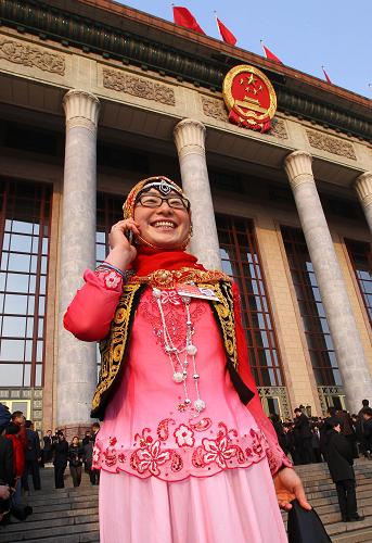 Los delegados de distintas étnias asisten a la IV Sesión de la XI Asamblea Popular Nacional de China