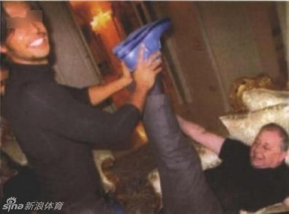 Las fotos ocultas del escándalo sexual de Berlusconi se publican en internet