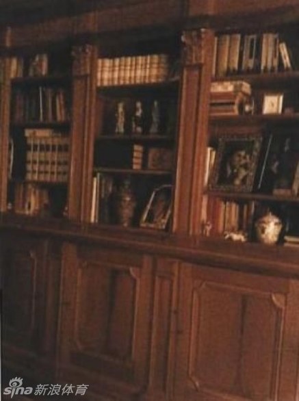 Las fotos ocultas del escándalo sexual de Berlusconi se publican en internet