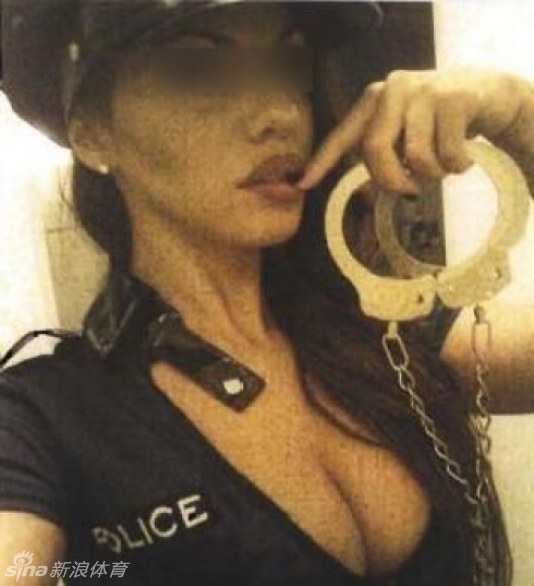 Las fotos ocultas del escándalo sexual de Berlusconi se publican en internet