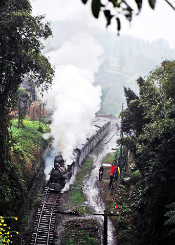 alegre viaje antiguo tren de vapor Sichuan 3