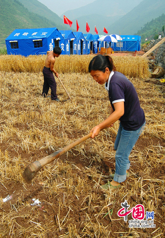 Wenchuan construímos nueva casa manos propias 25