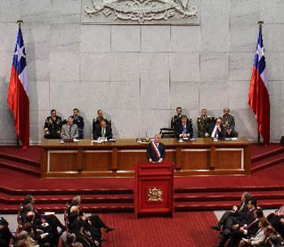 RESUMEN: Presidente chileno entrega balance de gestión ante Congreso