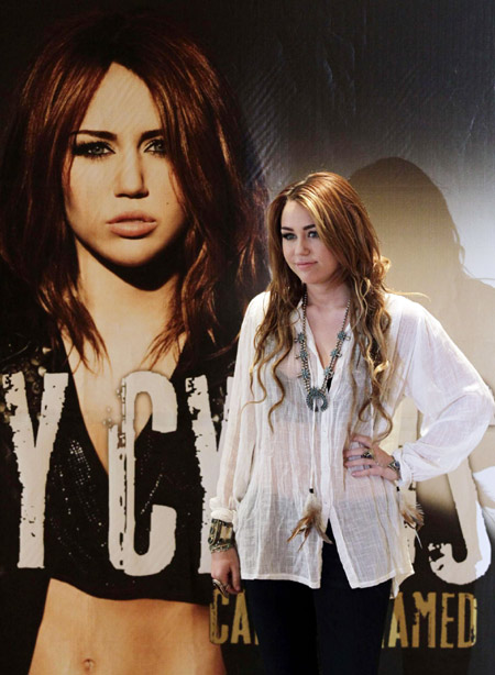 Miley Cyrus promociona su disco 'can't Be Tamed' en la Ciudad de México 8