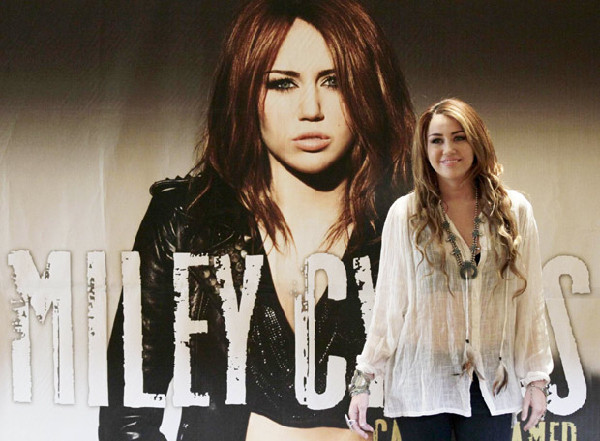 Miley Cyrus promociona su disco 'can't Be Tamed' en la Ciudad de México 2