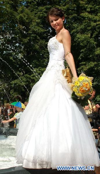 Desfile de novias celebrado en Rusia 3