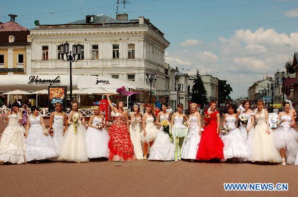 Desfile de novias celebrado en Rusia 6