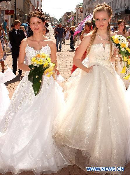 Desfile de novias celebrado en Rusia 8