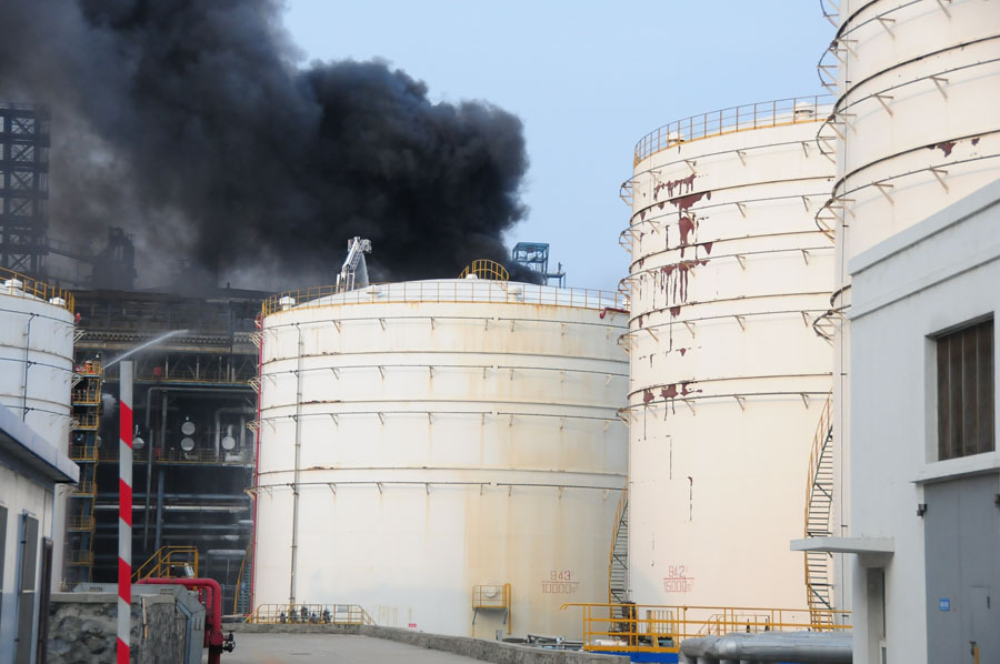Apagan incendio en instalación petroquímica china