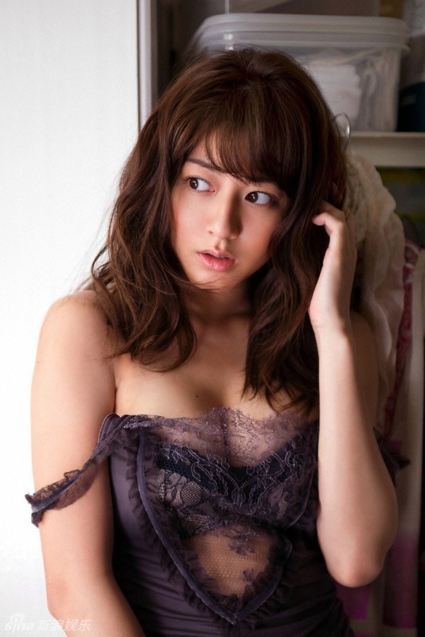 Fotos sexys de la modelo japonesa Yumi Sugimoto 19