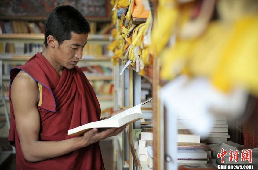 monjes tibetanos, Tíbet,monasterio, Lhasa, turismo