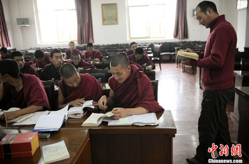 monjes tibetanos, Tíbet,monasterio, Lhasa, turismo