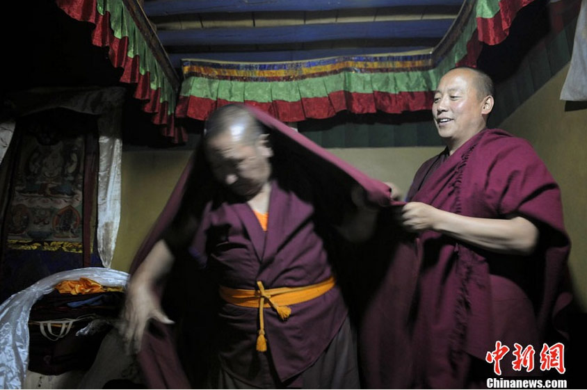 monjes tibetanos, Tíbet,monasterio, Lhasa, turismo