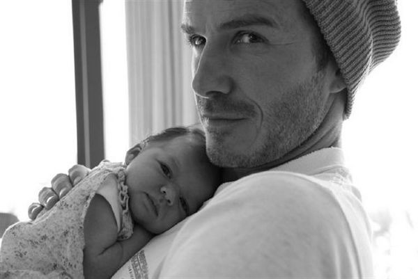 Victoria Beckham vuelve a publicar en Twitter a Harper Seven con papá David