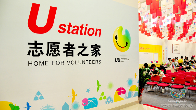 Los voluntarios preparan para la XXVI sesión de la Universiada 2011 de Shenzhen