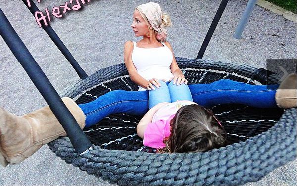 La Chica más sexy de Suecia ,Alexandra Nilsson,operaciones estéticas ,cuerpo desnudo ,Facebook, blogger, Kissie