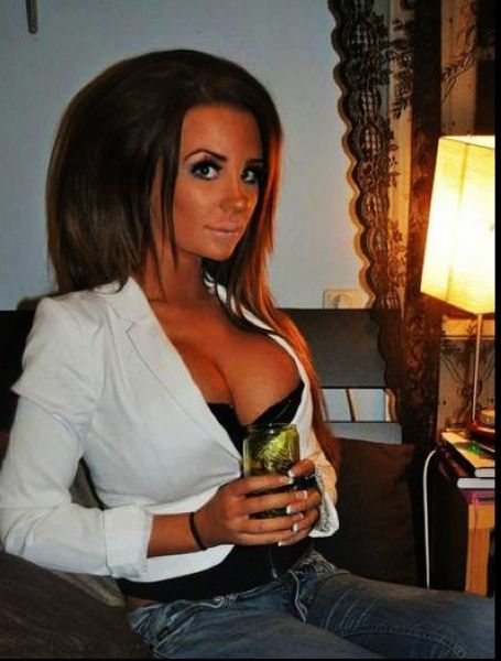 La Chica más sexy de Suecia ,Alexandra Nilsson,operaciones estéticas ,cuerpo desnudo ,Facebook, blogger, Kissie