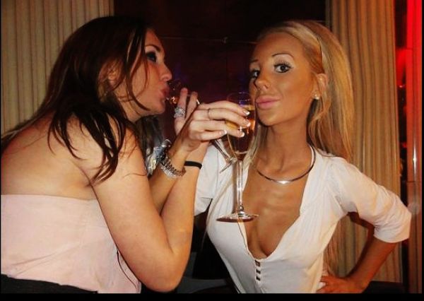 La Chica más sexy de Suecia ,Alexandra Nilsson,operaciones estéticas ,cuerpo desnudo ,Facebook, blogger, Kissie