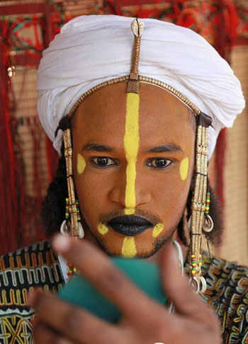 'Concurso de belleza' de los hombres en tribu africana 5