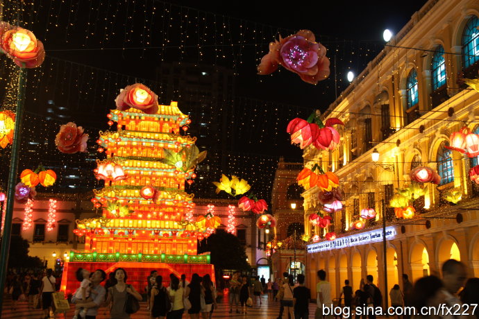 Iluminan linternas en Macao con motivo del Festival de Medio Otoño 2
