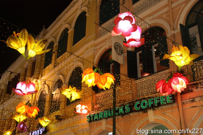 Iluminan linternas en Macao con motivo del Festival de Medio Otoño 54